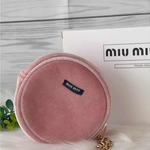 Miu Miu Pink Round Clutch - Picture 2 of 9
